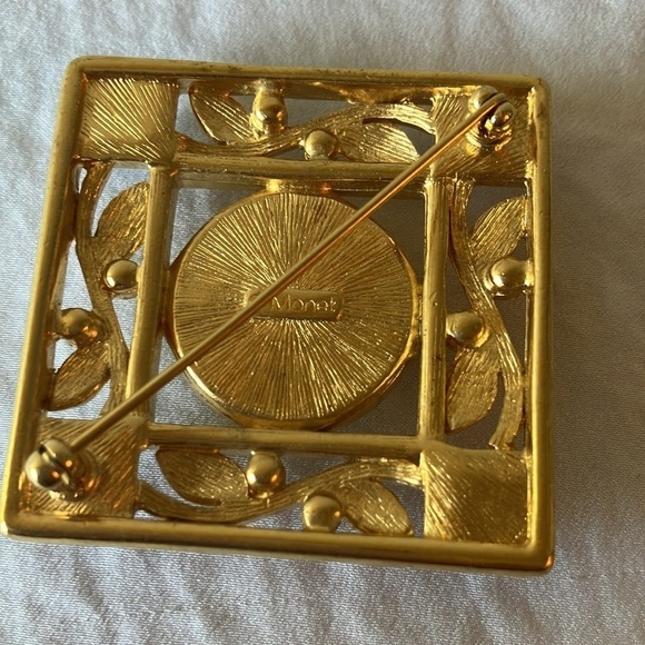 Monet: Vintage Art Deco 1.5" Faux Pearl/Black Cab Crystal Brooch - Picture 2 of 14